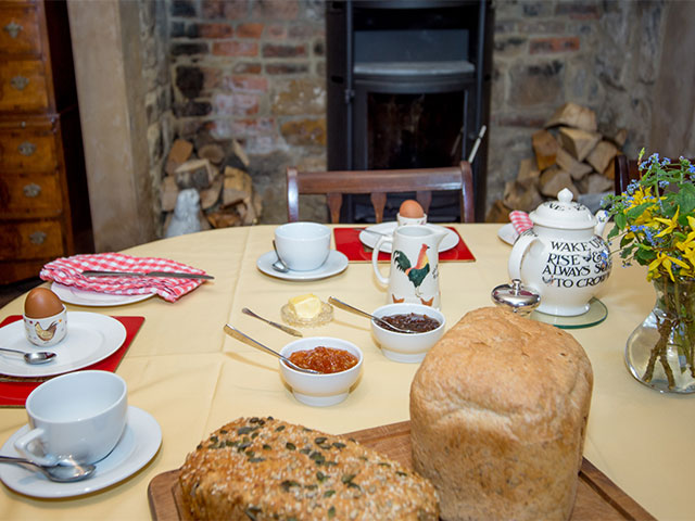 Errington House table set-up for breakfast